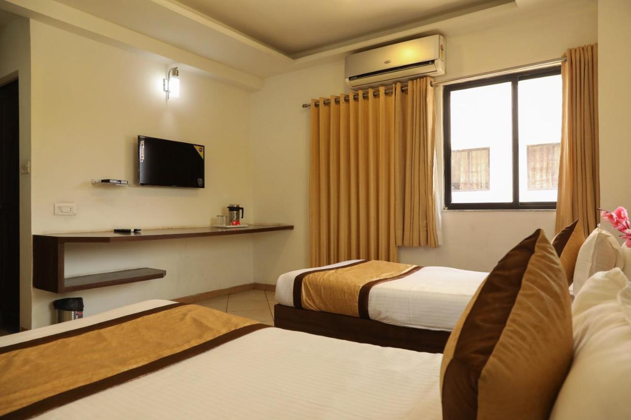 Oyo 10943 Hotel Plus Corporate Khapa  Exterior foto