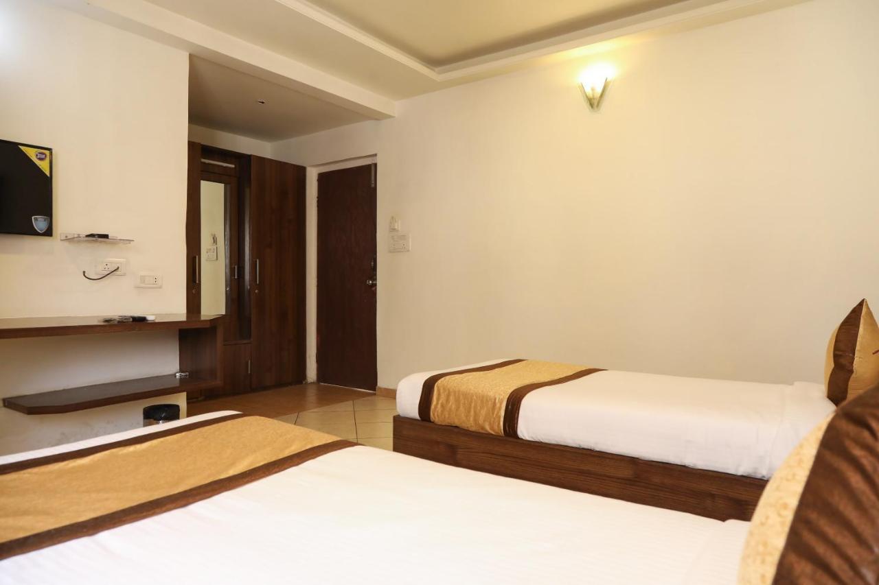 Oyo 10943 Hotel Plus Corporate Khapa  Exterior foto